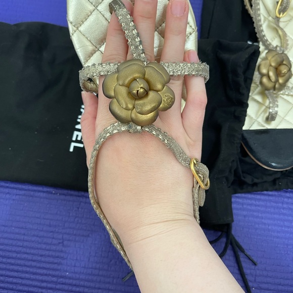 Chanel gold camellia sandals size 38.5 - Picture 11 of 14